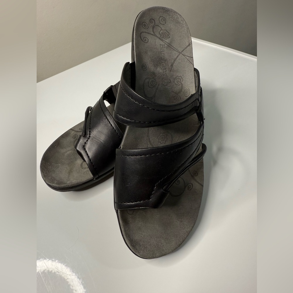BareTraps Black and Gray Sandals